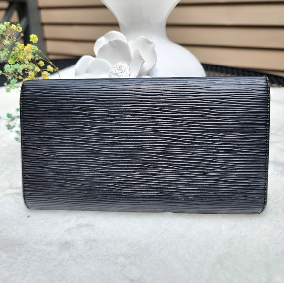 Louis Vuitton wallet - Picture 2 of 12